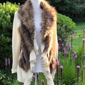 FAUX FUR COLLARED CARDIGAN